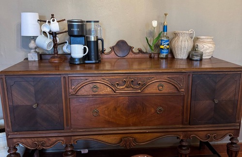Lorena Casa | Cozy Historic Stay with Antique Charm in Old Town Lorena, off I35 and near Waco