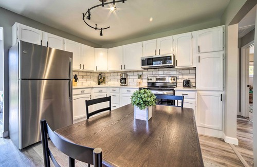 Hobart Casa | Cozy Hobart Retreat < 9 Mi to Lake Michigan!