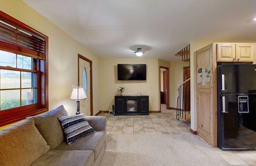 Banner Casa | Cozy Hobbit House inspired home with large balcony and front porch
