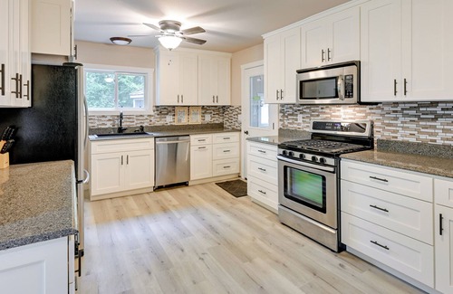 Holcombe Casa | Cozy Holcombe Home w/ Fire Pit: Near Trails!