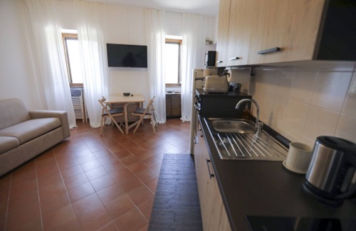 Vallo di Nera Apartamento | Cozy Holiday Home, 2 double rooms Mountain Views in Medieval Village