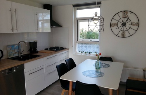 Medemblik Casa | Acogedora casa de vacaciones en Medemblik en el IJsselmeer con Wi-Fi y muelle.