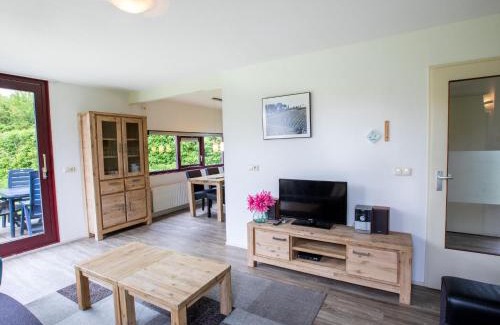 Heinkenszand Casa | Cozy holiday home with a dishwasher, in Zeeland