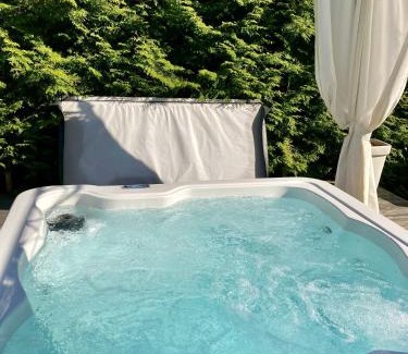 Espoo Centre Apartamento | Cozy Holiday Home with Outside Jacuzzi & Sauna