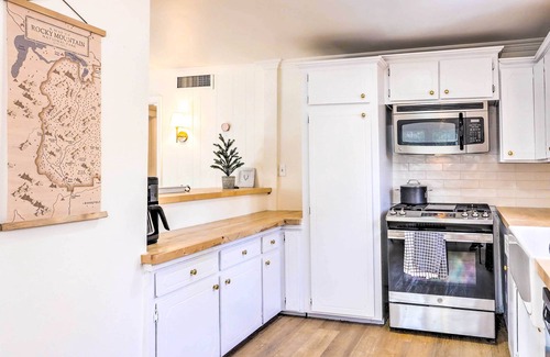 Wrightwood Casa | Cozy Home, 1/2 Mi to Downtown, 4 Mi to Hikes!
