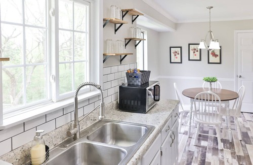 Weaver Casa | Cozy Home 1/2 mile from Chief Ladiga