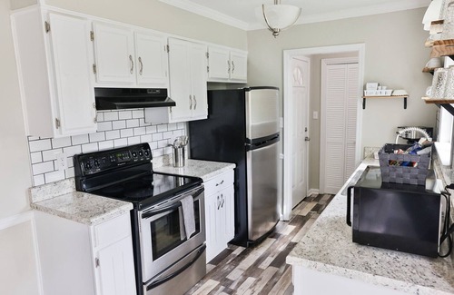 Weaver Casa | Cozy Home 1/2 mile from Chief Ladiga