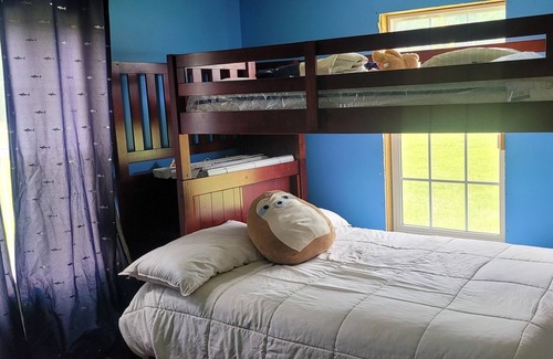 Ruffin Casa | Cozy home. 15 minutes from the lake and 30 minutes from the beach!
