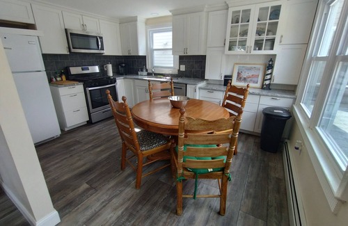 Ortley Beach Casa | Cozy home 1st floor of a duplex located on tributary to bay in toms river.