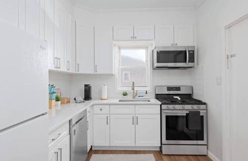 Lodi Casa | Cozy Home/ 23 min from NYC/ Home Theater, Cozy Home/ 23 min from NYC/ Home Theater