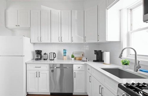 Lodi Casa | Cozy Home/ 23 min from NYC/ Home Theater, Cozy Home/ 23 min from NYC/ Home Theater