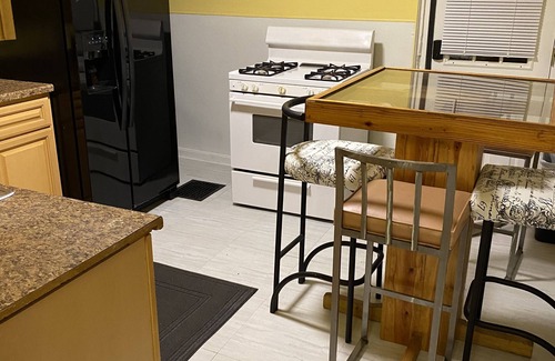 Norwood Casa | Cozy home 5 beds private yard sleeps 6