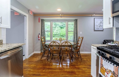Newark Casa | ‼️Cozy Home 4BR Newark Stay w/Yard