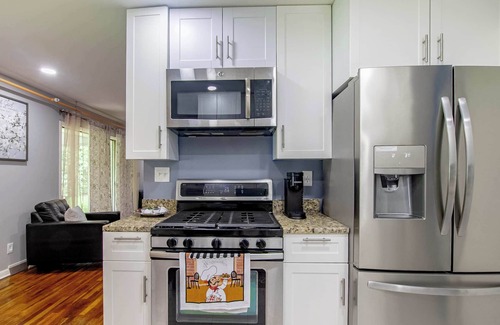 Newark Casa | ‼️Cozy Home 4BR Newark Stay w/Yard
