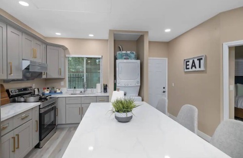 Altadena Casa | Cozy Home｜6 Min to Beach｜30 Days Minimum