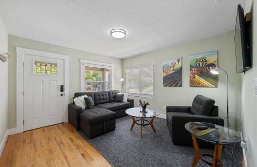 North Oak Park Casa | Cozy Home 7 minutes Walk to UC Davis Sacramento