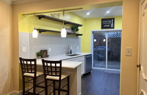 Pennsport Casa | Cozy home a stones throw away from Center City Philadelphia and Penn's Landing.