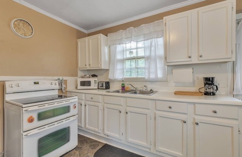 Capital View Casa | Cozy Home Away From Home In Little Rock 2 Bedroom Home by RedAwning
