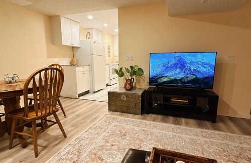 Northwest Calgary Casa | Cozy Home Away From Home