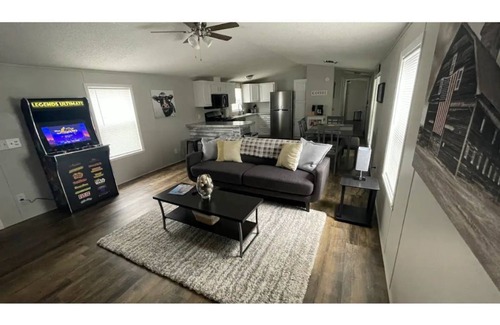 Norwalk Casa | Cozy Home/ Cedar Point/Kalahari/Arcade game/Sports Park/Race