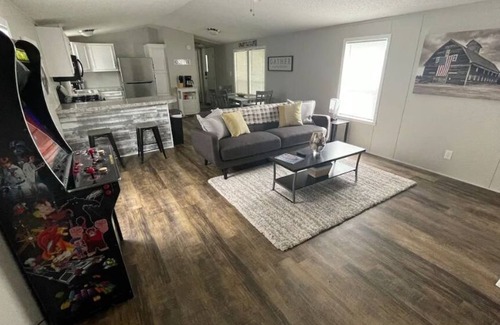 Norwalk Casa | Cozy Home/ Cedar Point/Kalahari/Arcade game/Sports Park/Race