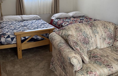 Parowan Casa | Cozy home close to I-15, Quiet neighborhood. Central location to visit parks