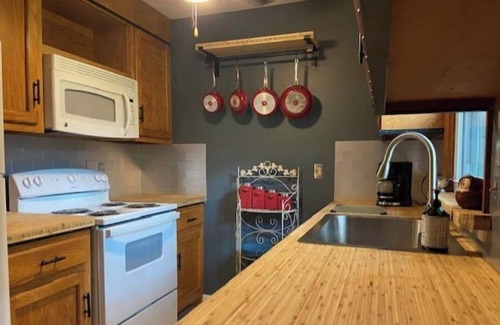 Lenoir Casa | Cozy home conveniently located within city limits…Greenway across street!