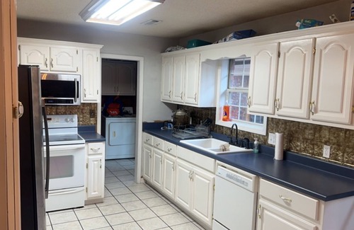 Pontotoc Casa | Cozy home- covered back porch and pool. 3 bedroom 25 minutes to Oxford or tupelo