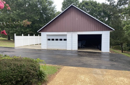 Pontotoc Casa | Cozy home- covered back porch and pool. 3 bedroom 25 minutes to Oxford or tupelo