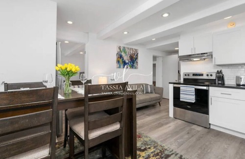 Liliha - Kapalama Casa | Cozy Home Downtown, 2 Bed 1 Bath - Free Parking