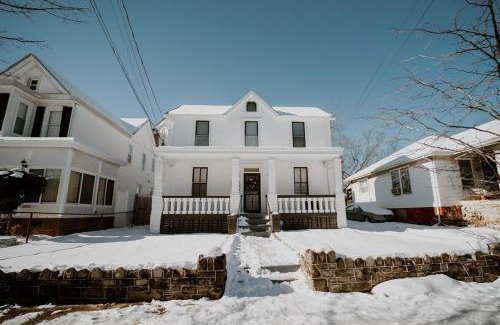 Washington Casa | Cozy Home Driveway Parking Close to Metro!