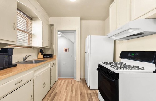 Lincoln Park Casa | Cozy Home Fenced Yard Pets Welcome Great Location