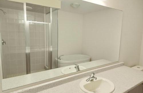 Kitchener Casa | Cozy Home for 10 people