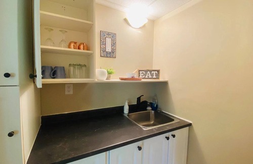 Vernon Casa | Cozy Home Getaway ★Kitchen ★Laundry ★Fireplace @ Middleton Mountain