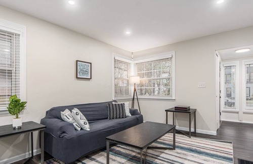 Grandview Heights Apartamento | Cozy home - heart of the city close to everything!