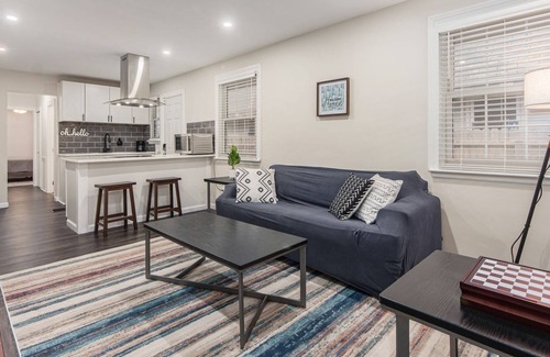 Grandview Heights Apartamento | Cozy home - heart of the city close to everything!