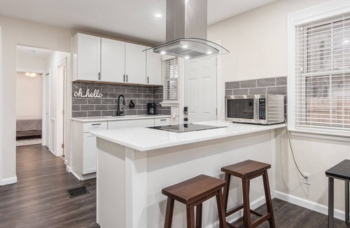 Grandview Heights Apartamento | Cozy home - heart of the city close to everything!