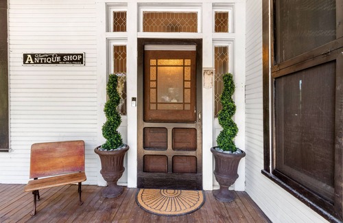 Waco Casa | Cozy Home & Hot Tub 6 minutes to BU and Magnolia