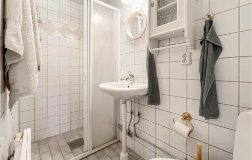 Arjang Casa | Cozy Home In Årjäng With Kitchen
