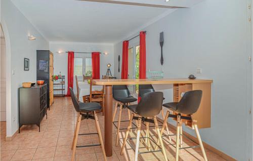 Algajola Casa | Cozy Home In Algajola With Kitchen