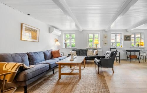 Tejn Casa | Cozy Home In Allinge With Kitchen