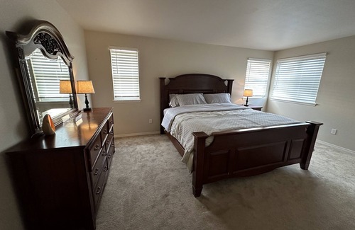 Auburn Casa | Cozy home in Auburn, 3 minutes to Pacific Raceway and 20mins from airport