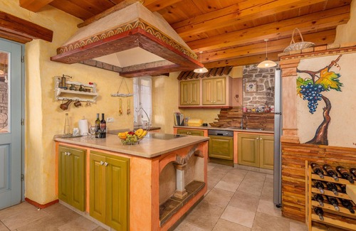 Orihi Casa | Acogedora casa en Barban con sauna