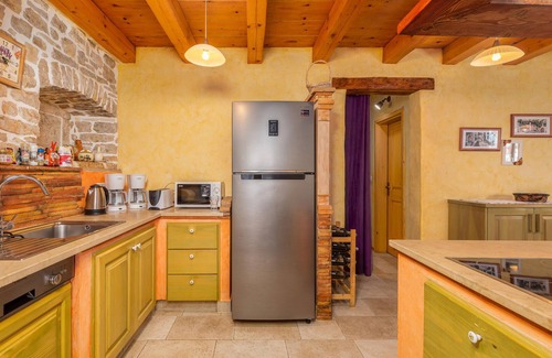 Orihi Casa | Acogedora casa en Barban con sauna