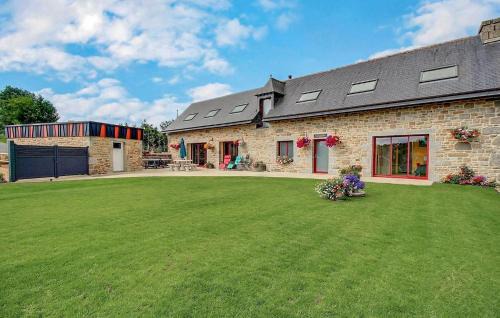 Bourbriac Casa | Cozy Home In Bourbriac