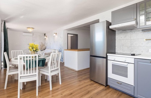 Bregi Casa | Hermosa casa en Bregi con cocina