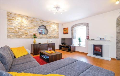 Bregi Casa | Cozy Home In Bregi With Wifi