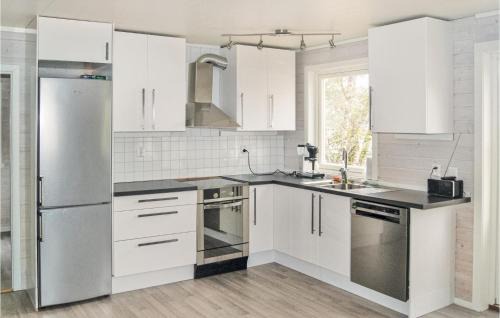 Brekke Casa | Cozy Home In Brekke With Wifi