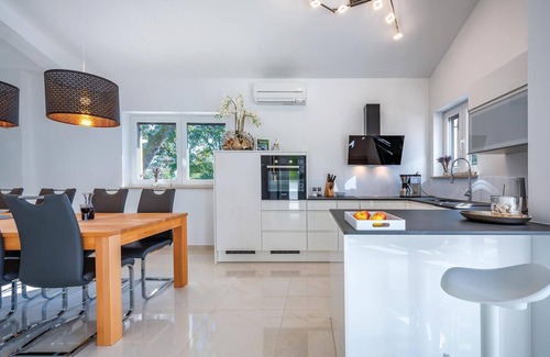 Krsan Casa | Acogedora casa en Cambarelici