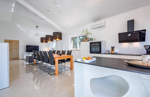 Krsan Casa | Acogedora casa en Cambarelici